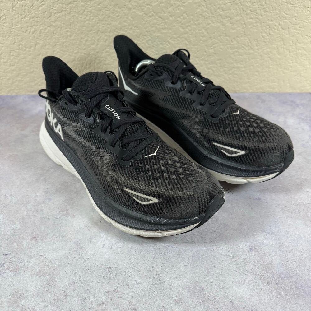 Hoka One One Clifton 9 Womens 8.5 B Black White Athletic Running Sneakers